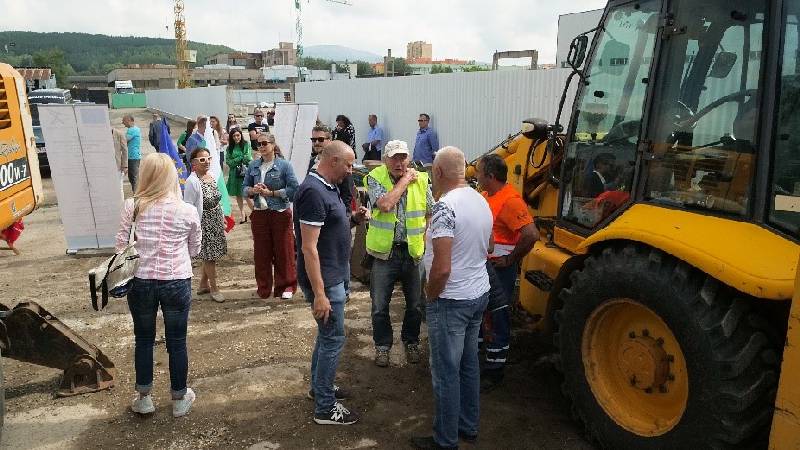 В Перник и Радомир обновяват ВиК мрежата с европейски средства В Перник и Радомир обновяват ВиК мрежата с европейски средства